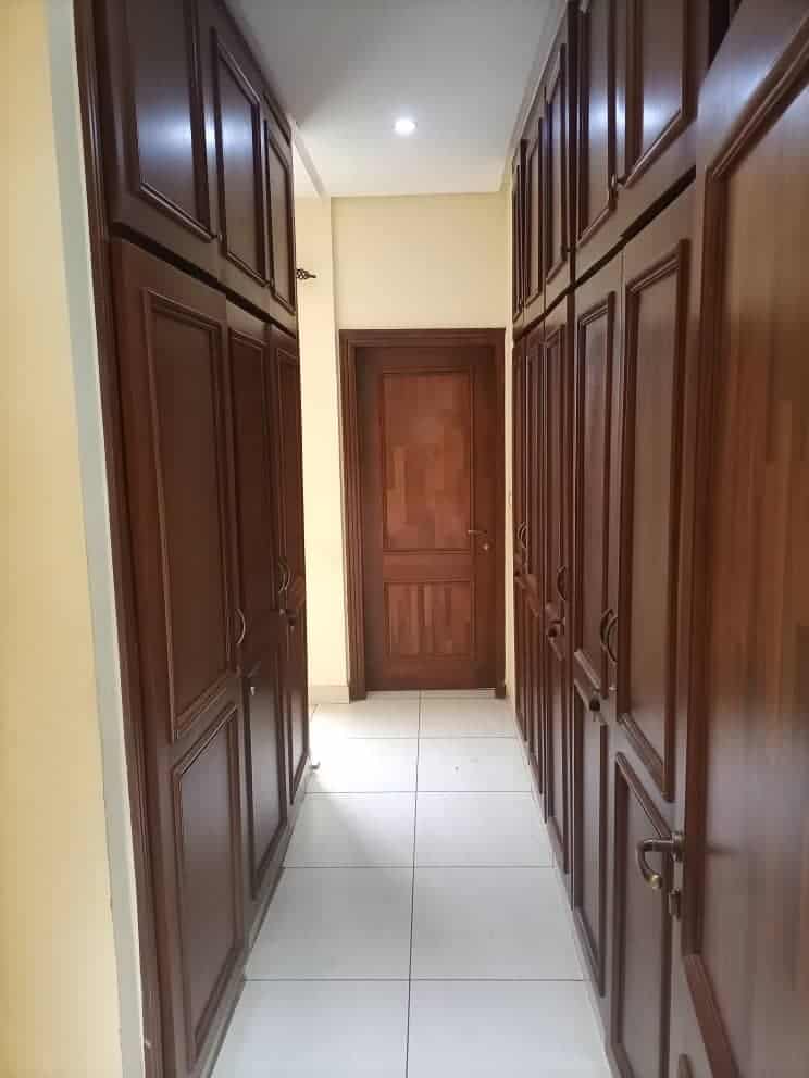 Apartment to rent - Yaoundé, Bastos, Appartement duplex avec salle de sport , piscine et, ascenseur - 1 living room(s), 4 bedroom(s), 5 bathroom(s) - 2 000 000 FCFA / month