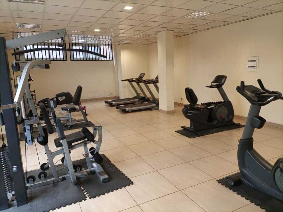 Apartment to rent - Yaoundé, Bastos, Appartement duplex avec salle de sport , piscine et, ascenseur - 1 living room(s), 4 bedroom(s), 5 bathroom(s) - 2 000 000 FCFA / month