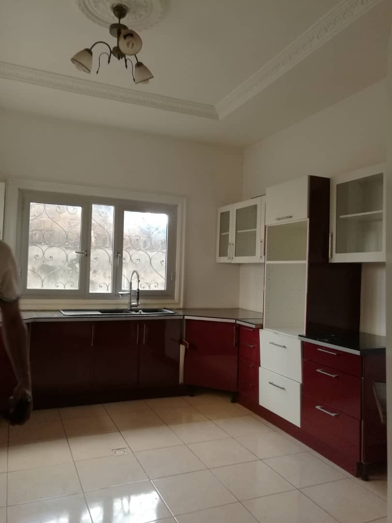 House (Villa) for sale - Yaoundé, Odza, Auberge bleue - 1 living room(s), 4 bedroom(s), 3 bathroom(s) - 220 000 000 FCFA / month