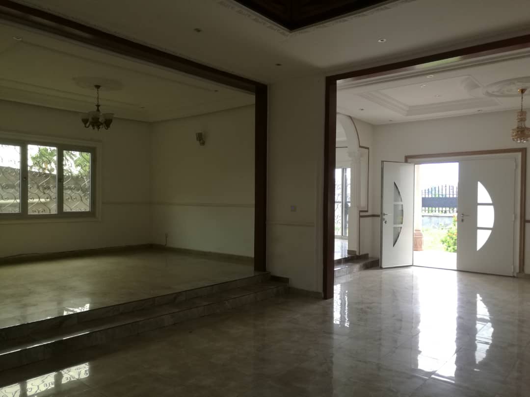 House (Villa) for sale - Yaoundé, Odza, Auberge bleue - 1 living room(s), 4 bedroom(s), 3 bathroom(s) - 220 000 000 FCFA / month