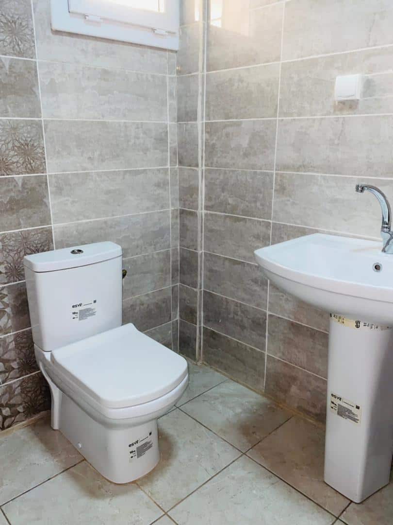 Apartment to rent - Yaoundé, Bastos, Appartement avec ascenseur, réserve d'eau, caméra de surveillance, groupe électrogène - 1 living room(s), 2 bedroom(s), 3 bathroom(s) - 550 000 FCFA / month