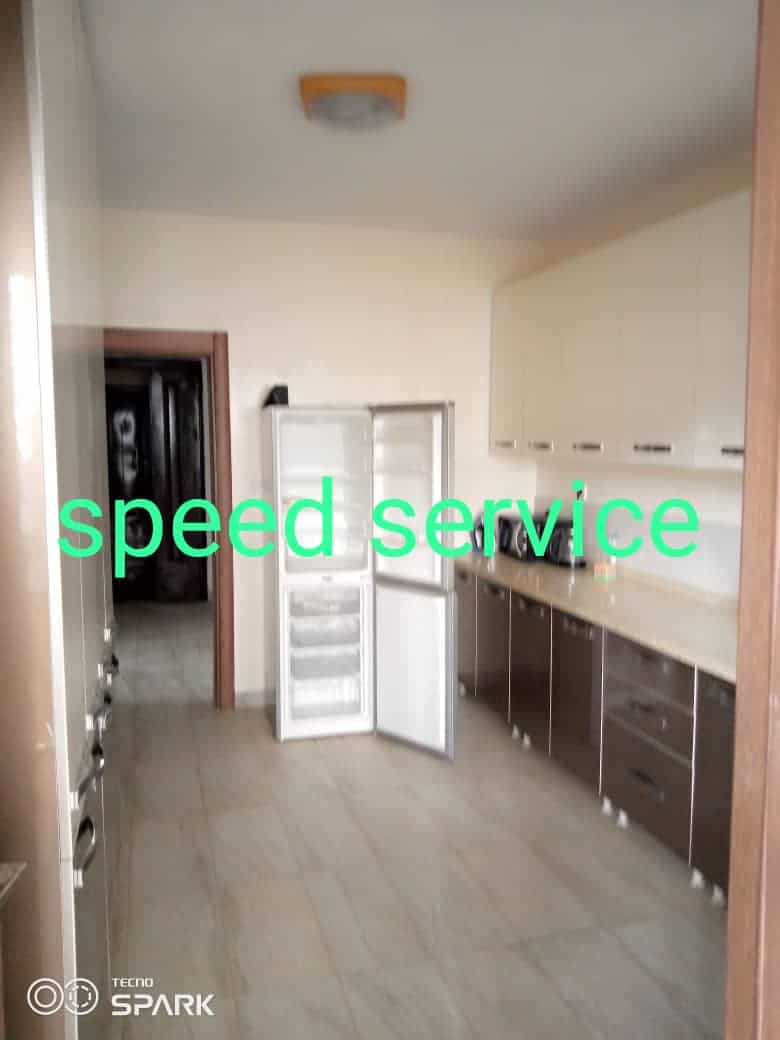 Apartment to rent - Yaoundé, Bastos, Appartement non meublé avec ascenseur, réserve d'eau, caméra de surveillance, groupe électrogène, salle de sport - 1 living room(s), 3 bedroom(s), 4 bathroom(s) - 2 000 000 FCFA / month