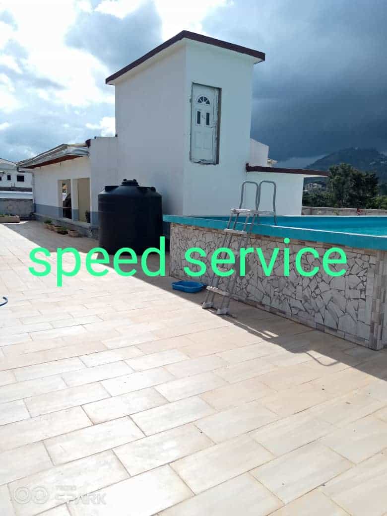 Apartment to rent - Yaoundé, Bastos, Appartement non meublé avec ascenseur, réserve d'eau, caméra de surveillance, groupe électrogène, salle de sport - 1 living room(s), 3 bedroom(s), 4 bathroom(s) - 2 000 000 FCFA / month