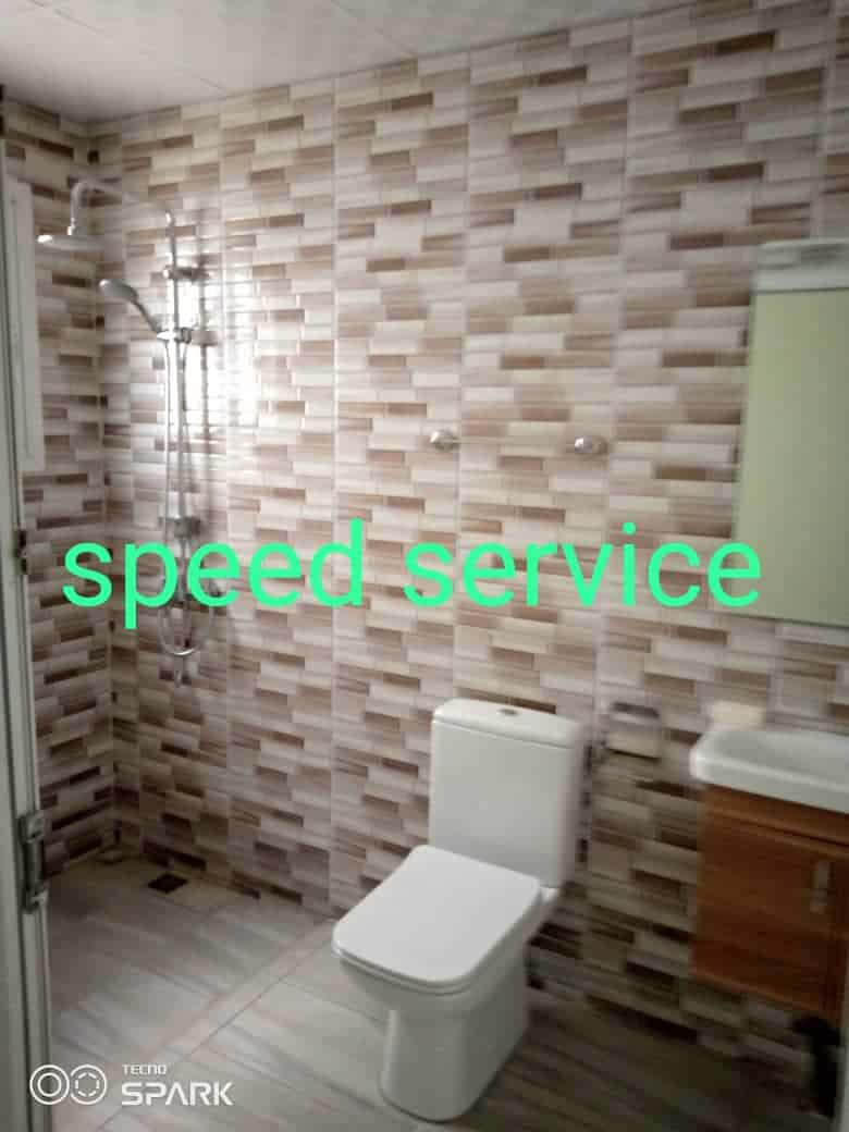 Apartment to rent - Yaoundé, Bastos, Appartement meublé avec ascenseur, réserve d'eau, caméra de surveillance, groupe électrogène, salle de sport - 1 living room(s), 3 bedroom(s), 4 bathroom(s) - 2 500 000 FCFA / month