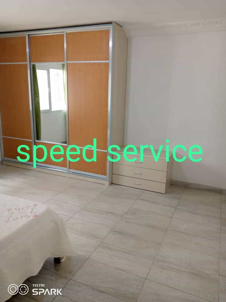 Apartment to rent - Yaoundé, Bastos, Appartement meublé avec ascenseur, réserve d'eau, caméra de surveillance, groupe électrogène, salle de sport - 1 living room(s), 3 bedroom(s), 4 bathroom(s) - 2 500 000 FCFA / month