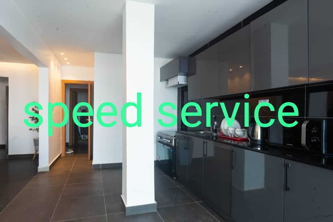 Apartment to rent - Yaoundé, Bastos, Golf appartement non meuble avec ascenseur, réserve d'eau, caméra de surveillance, groupe électrogène - 1 living room(s), 3 bedroom(s), 4 bathroom(s) - 2 500 000 FCFA / month