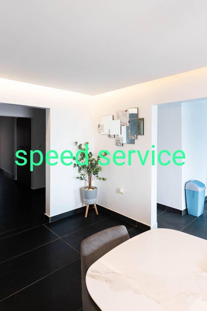 Apartment to rent - Yaoundé, Bastos, Golf appartement non meuble avec ascenseur, réserve d'eau, caméra de surveillance, groupe électrogène - 1 living room(s), 3 bedroom(s), 4 bathroom(s) - 2 500 000 FCFA / month