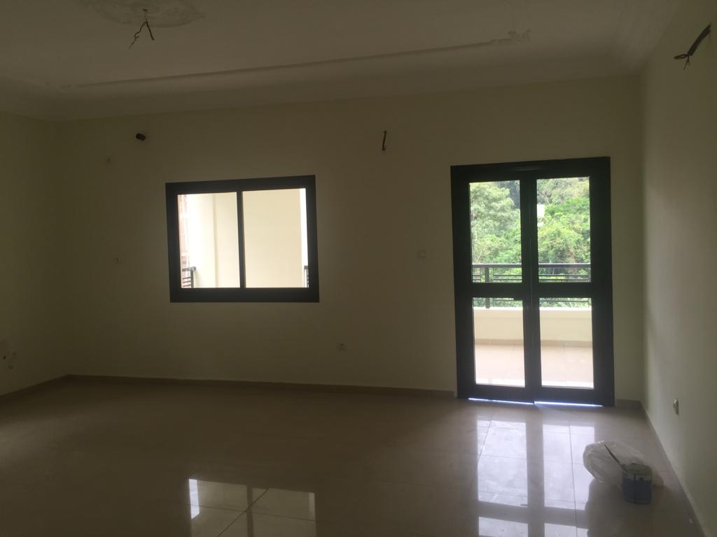 Apartment to rent - Yaoundé, Bastos, Golf - 1 living room(s), 2 bedroom(s), 3 bathroom(s) - 600 000 FCFA / month