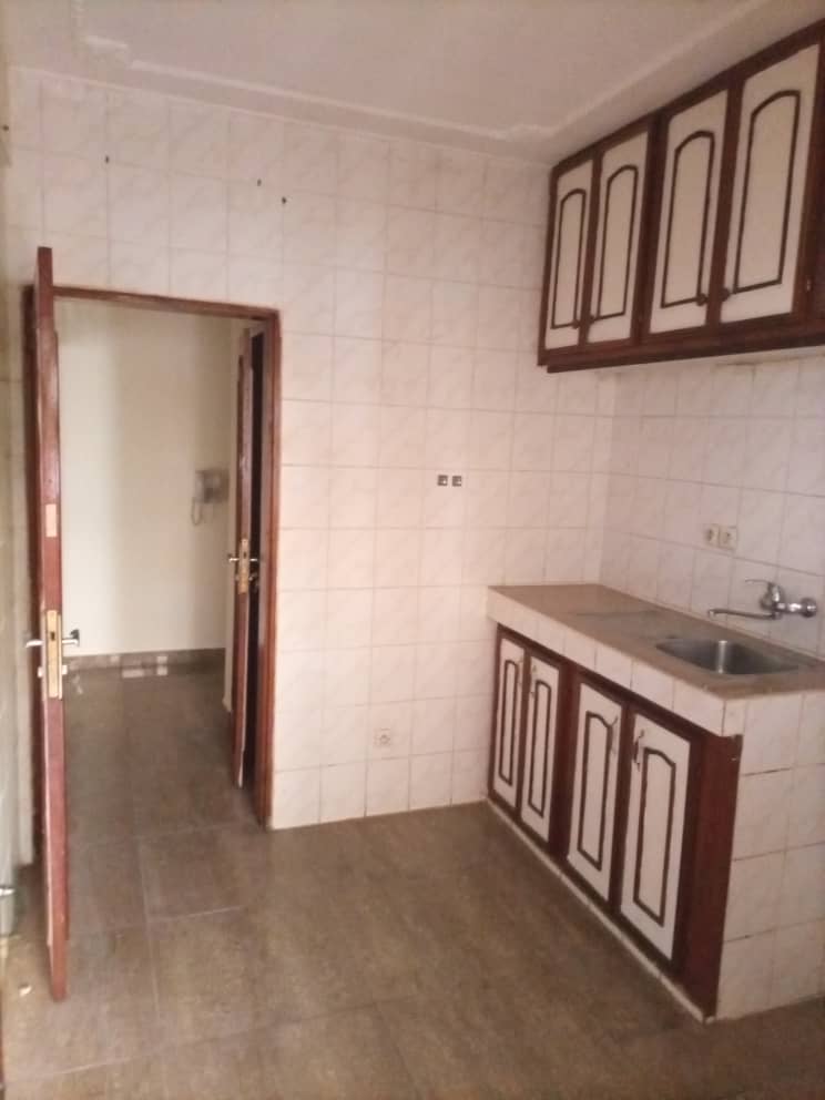 Apartment to rent - Douala, Bonapriso, Bonapriso - 1 living room(s), 2 bedroom(s), 1 bathroom(s) - 450 000 FCFA / month