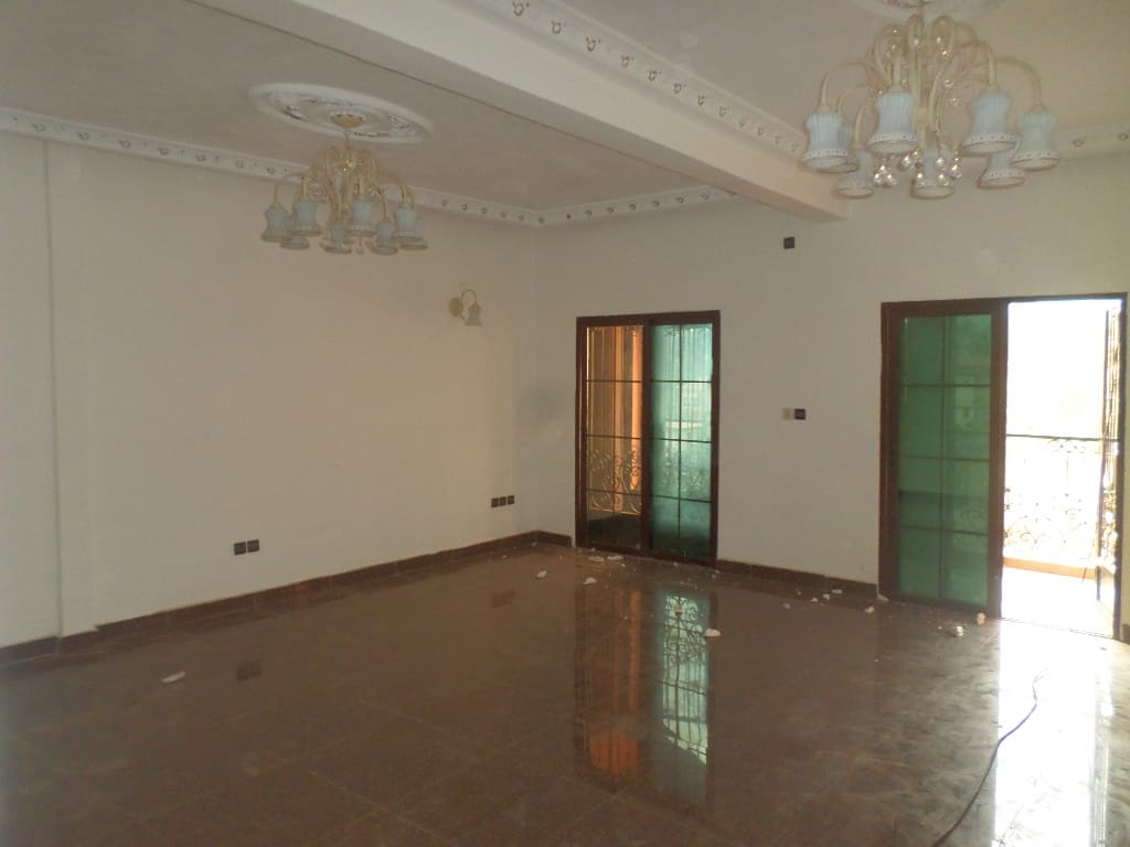Apartment to rent - Yaoundé, Bastos, Dragage - 1 living room(s), 3 bedroom(s), 3 bathroom(s) - 600 000 FCFA / month