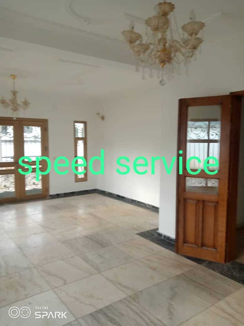 House (Duplex) to rent - Yaoundé, Bastos, Golf - 2 living room(s), 7 bedroom(s), 8 bathroom(s) - 5 000 000 FCFA / month