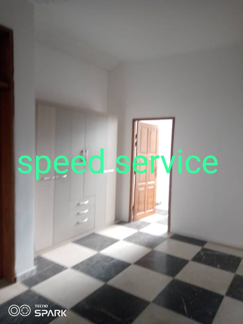 House (Duplex) to rent - Yaoundé, Bastos, Golf - 2 living room(s), 7 bedroom(s), 8 bathroom(s) - 5 000 000 FCFA / month