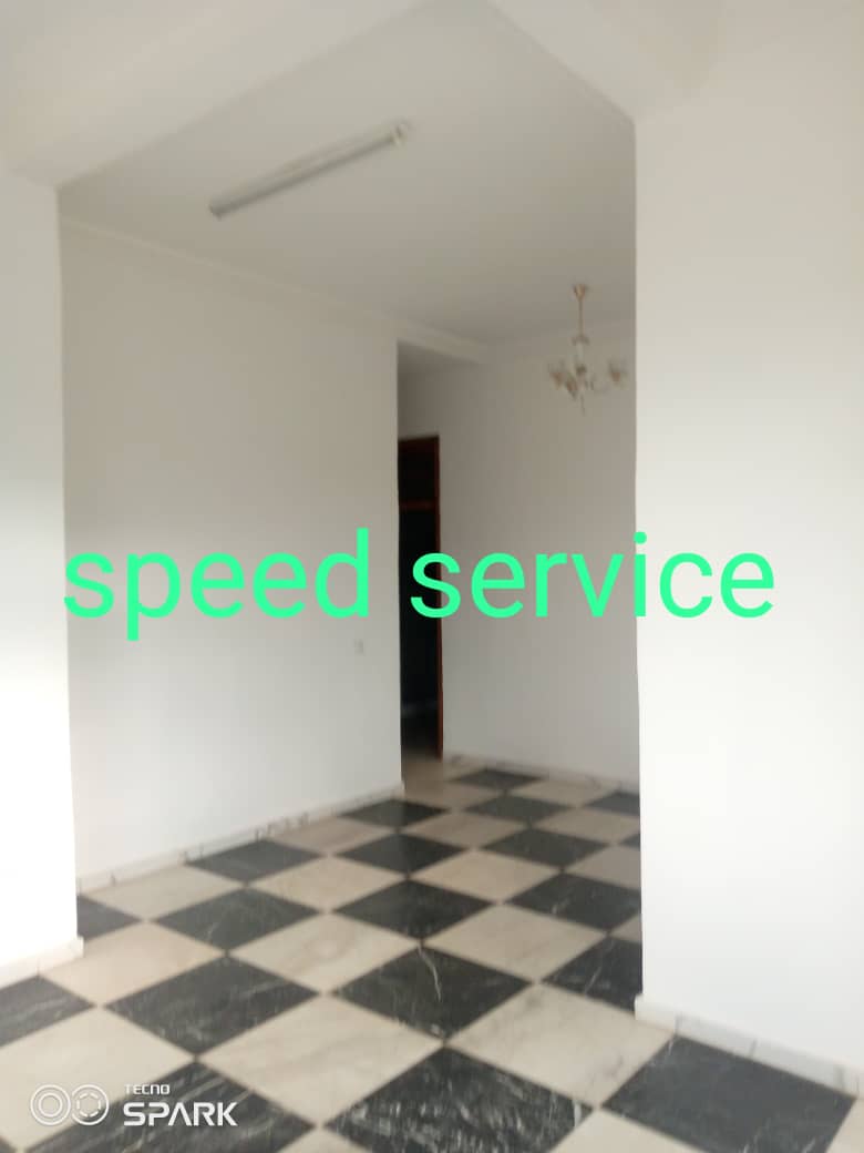 Maison (Duplex) à louer - Yaoundé, Bastos, Golf - 2 salon(s), 7 chambre(s), 8 salle(s) de bains - 5 000 000 FCFA / mois