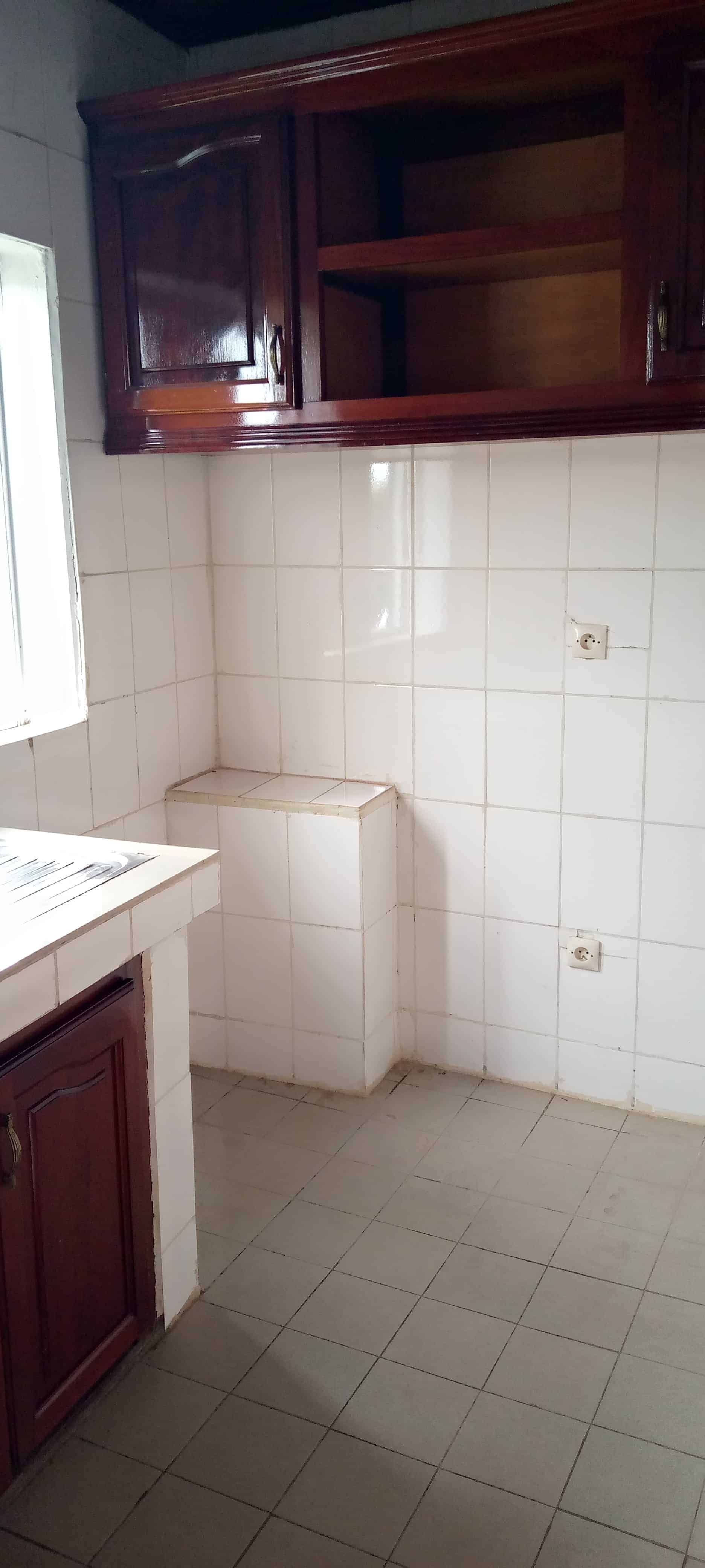 Apartment to rent - Yaoundé, Bastos, Bastos - 1 living room(s), 1 bedroom(s), 1 bathroom(s) - 275 000 FCFA / month