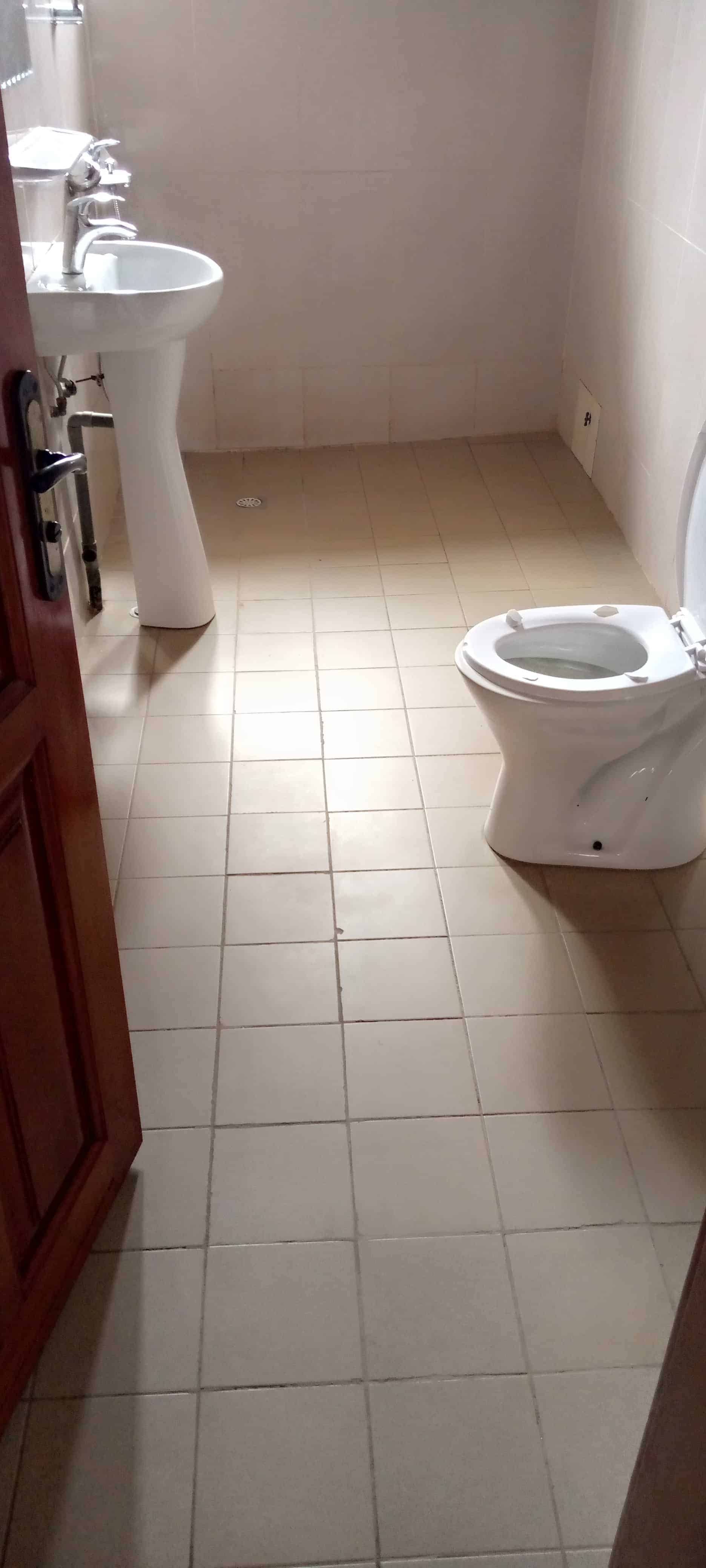 Apartment to rent - Yaoundé, Bastos, Bastos - 1 living room(s), 1 bedroom(s), 1 bathroom(s) - 275 000 FCFA / month