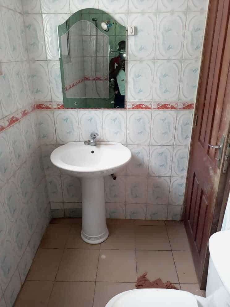 Apartment to rent - Yaoundé, Bastos, Golf - 1 living room(s), 1 bedroom(s), 1 bathroom(s) - 200 000 FCFA / month