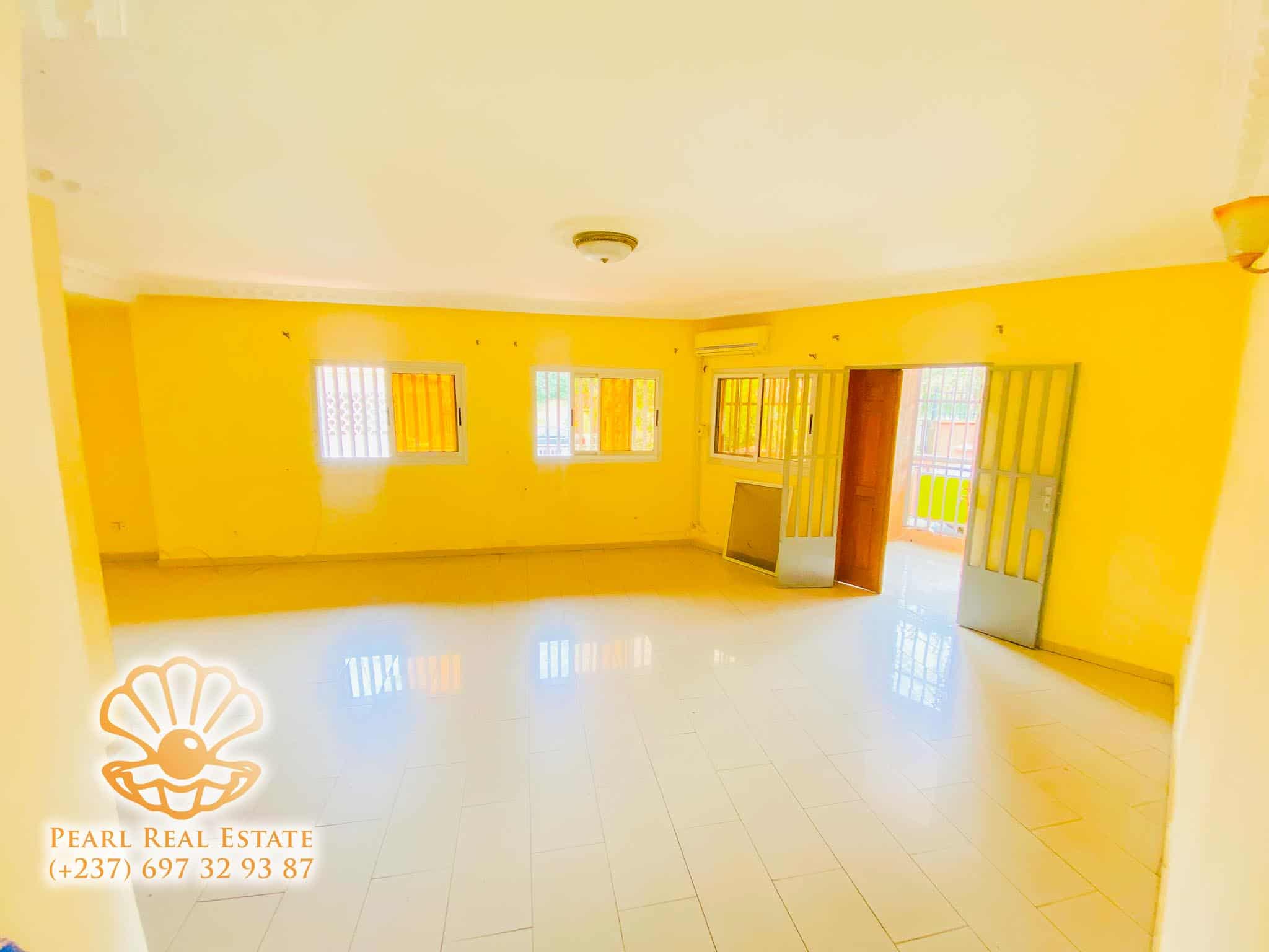 Appartement à louer - Yaoundé, Bastos, Dragages - 1 salon(s), 3 chambre(s), 2 salle(s) de bains - 600 000 FCFA / mois