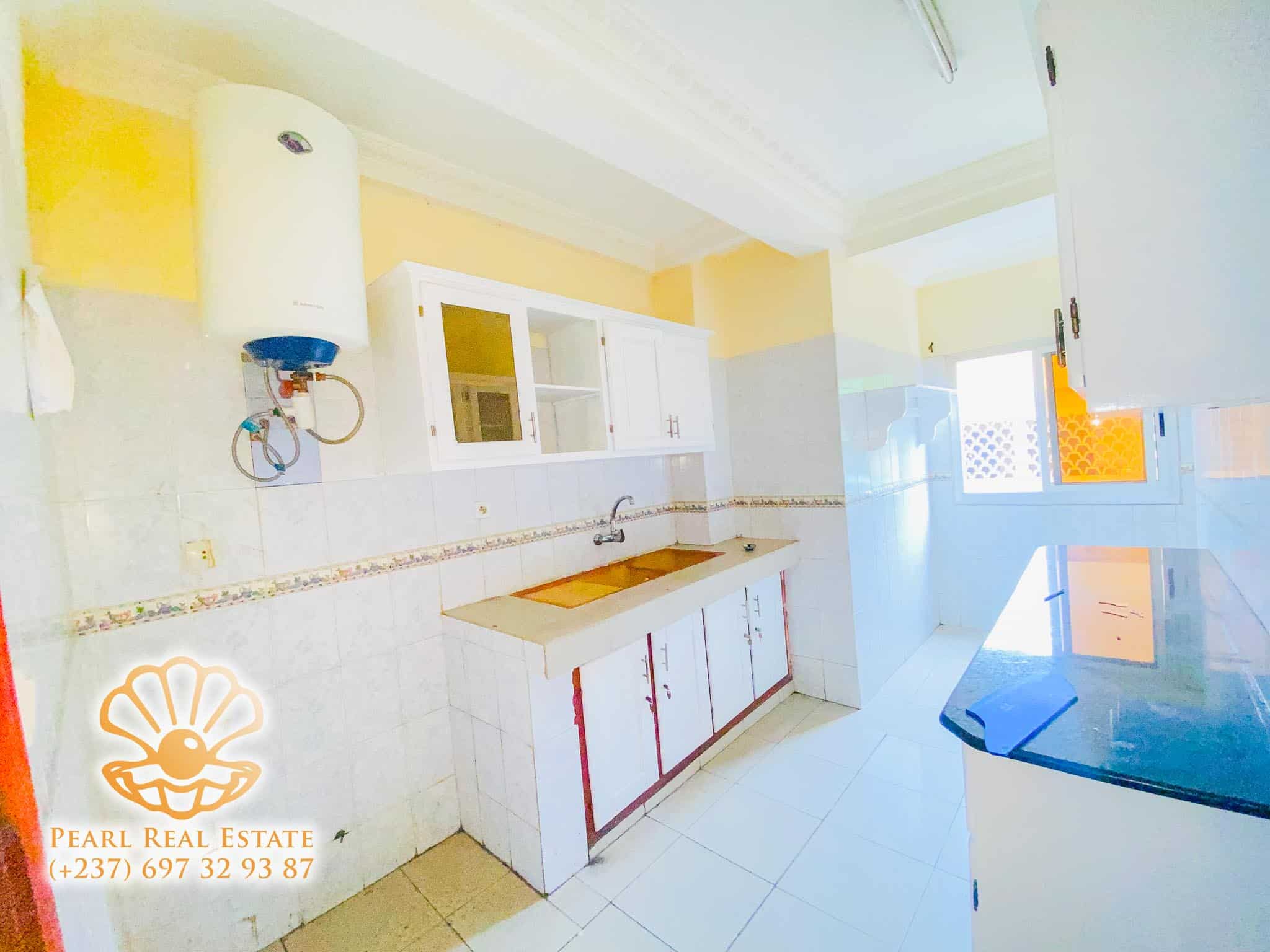 Appartement à louer - Yaoundé, Bastos, Dragages - 1 salon(s), 3 chambre(s), 2 salle(s) de bains - 600 000 FCFA / mois