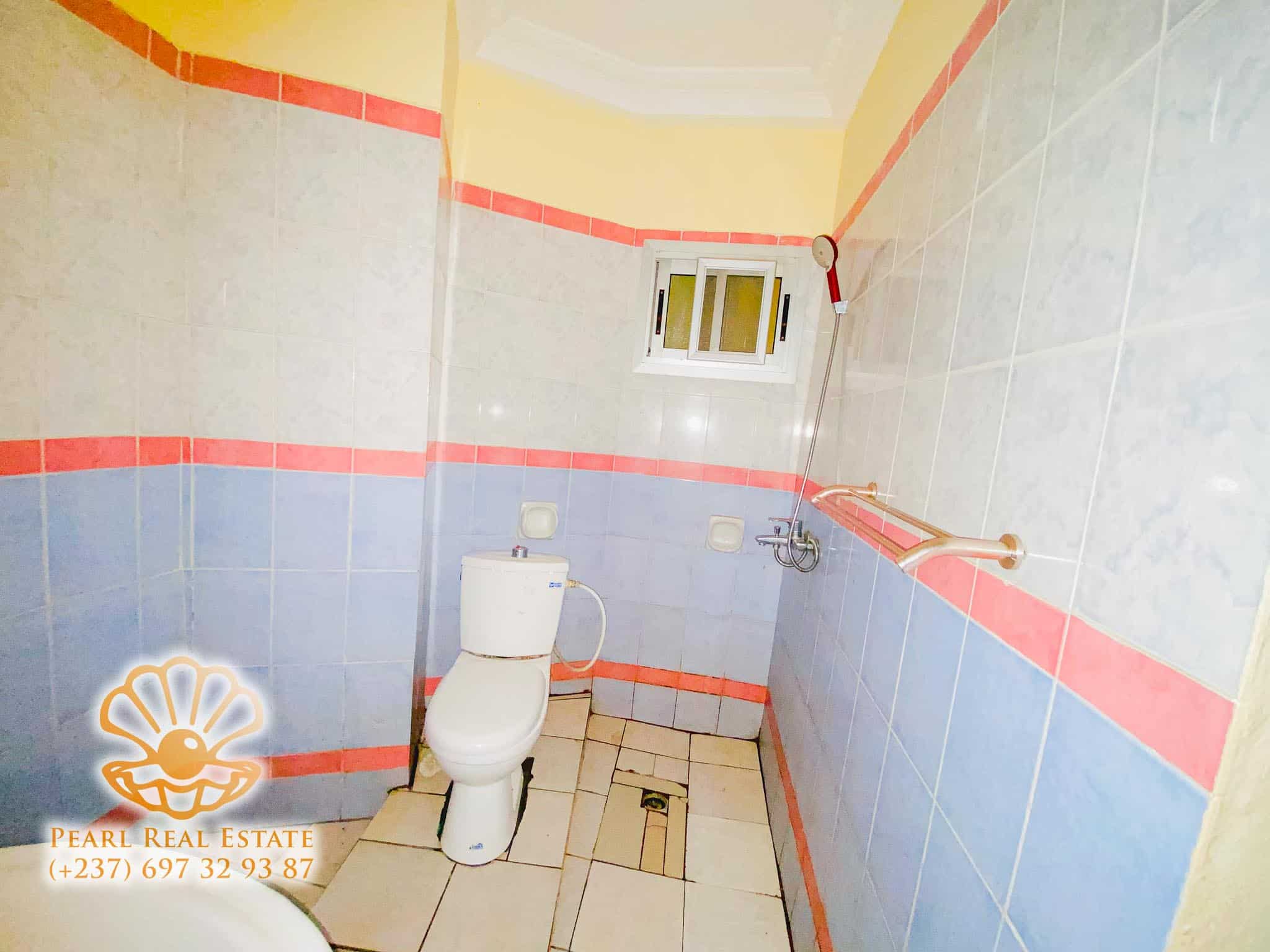 Appartement à louer - Yaoundé, Bastos, Dragages - 1 salon(s), 3 chambre(s), 2 salle(s) de bains - 600 000 FCFA / mois