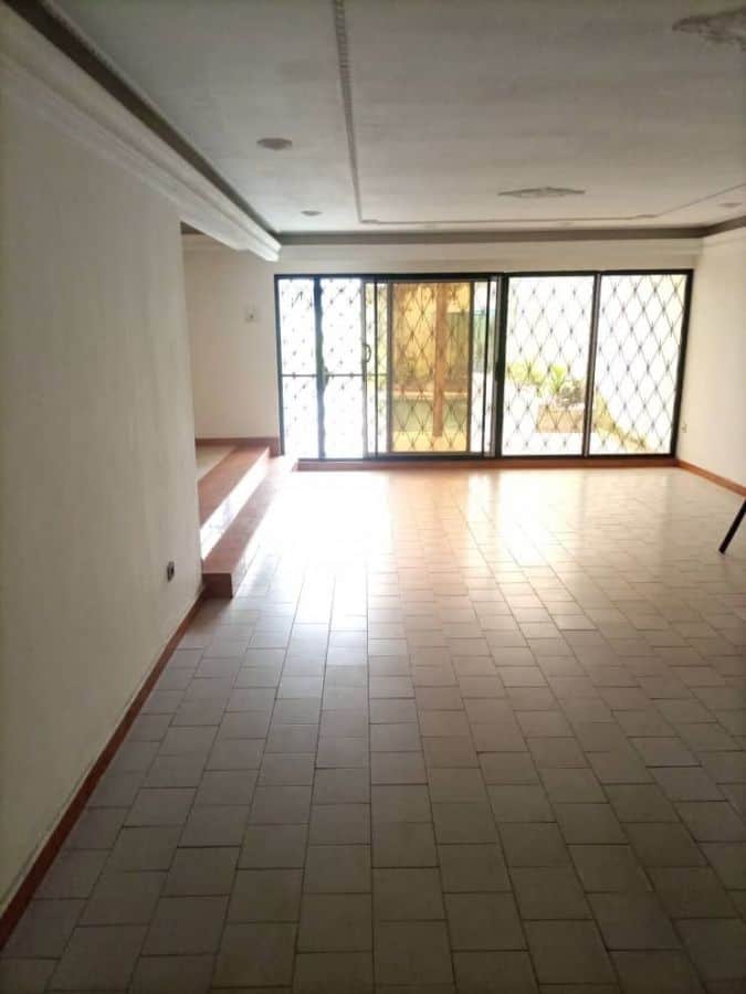 House (Villa) to rent - Douala, Bonapriso, Le bon Bonapriso - 1 living room(s), 4 bedroom(s), 3 bathroom(s) - 3 000 000 FCFA / month