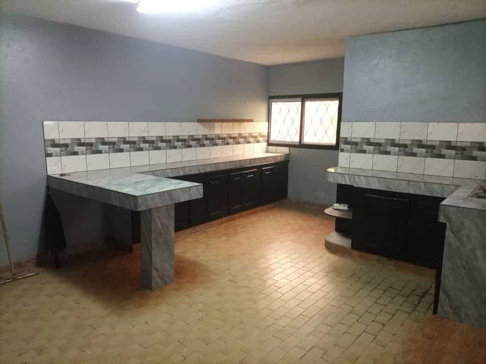 House (Villa) to rent - Douala, Bonapriso, Le bon Bonapriso - 1 living room(s), 4 bedroom(s), 3 bathroom(s) - 3 000 000 FCFA / month