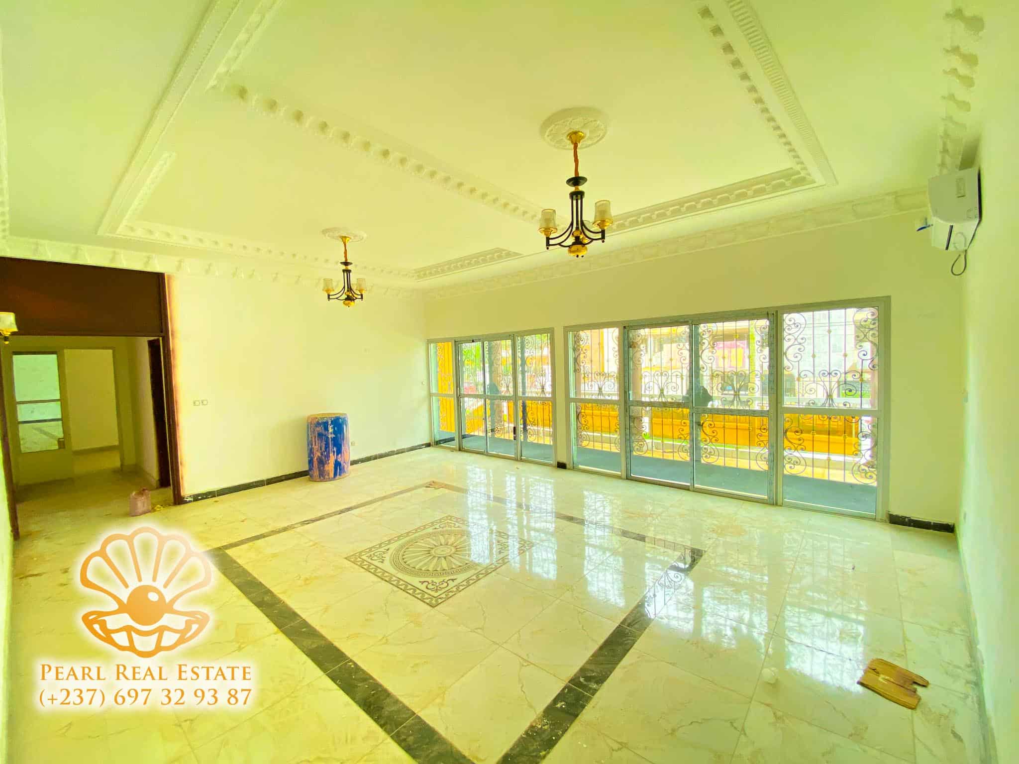 Apartment to rent - Yaoundé, Bastos, Nylon - 1 living room(s), 3 bedroom(s), 2 bathroom(s) - 6 000 000 FCFA / month