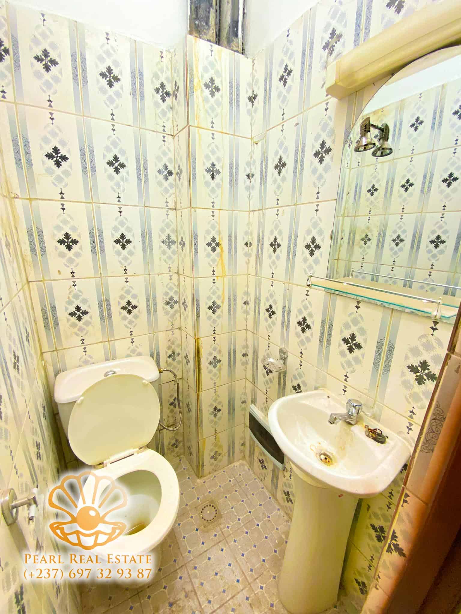Apartment to rent - Yaoundé, Bastos, Nylon - 1 living room(s), 3 bedroom(s), 2 bathroom(s) - 6 000 000 FCFA / month