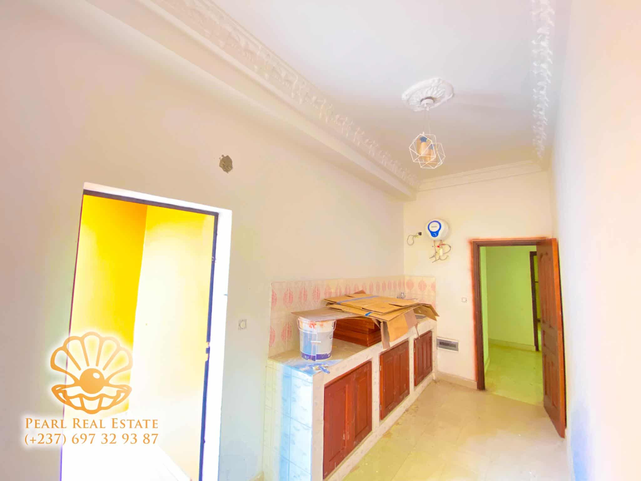 Apartment to rent - Yaoundé, Bastos, Nylon - 1 living room(s), 3 bedroom(s), 2 bathroom(s) - 6 000 000 FCFA / month