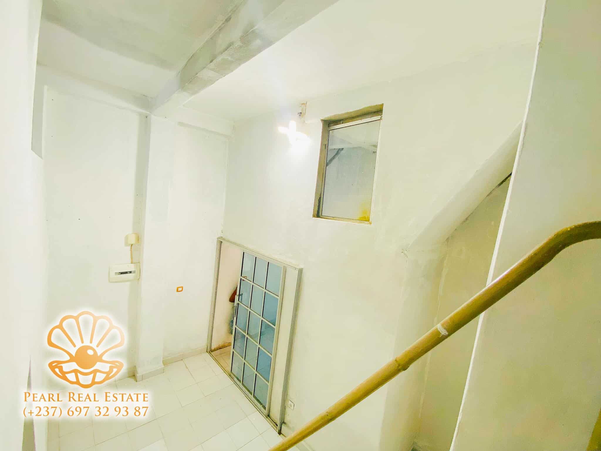 Apartment to rent - Douala, Bonamoussadi, Commissariat - 1 living room(s), 1 bedroom(s), 1 bathroom(s) - 50 000 FCFA / month