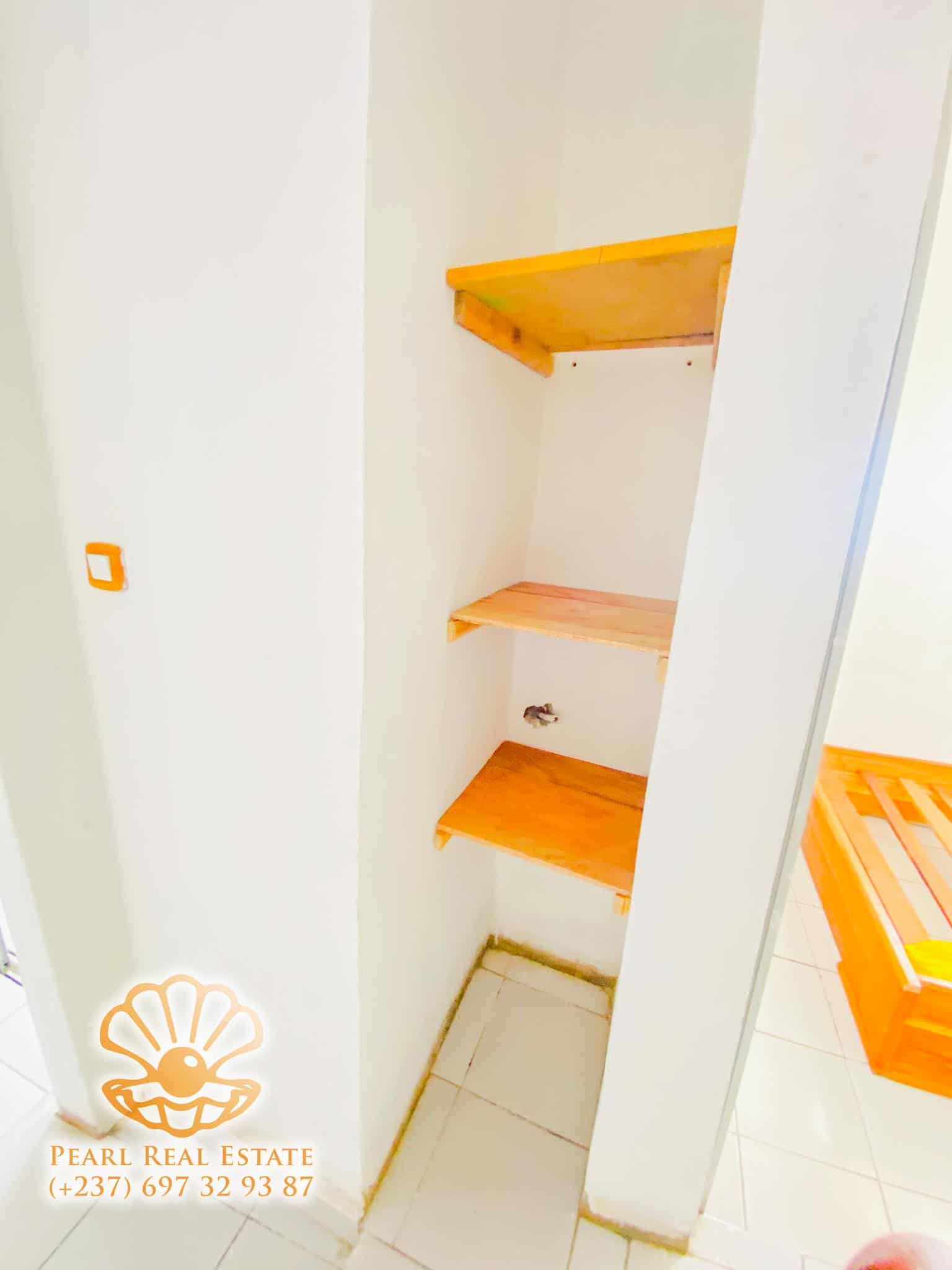 Apartment to rent - Douala, Bonamoussadi, Commissariat - 1 living room(s), 1 bedroom(s), 1 bathroom(s) - 50 000 FCFA / month