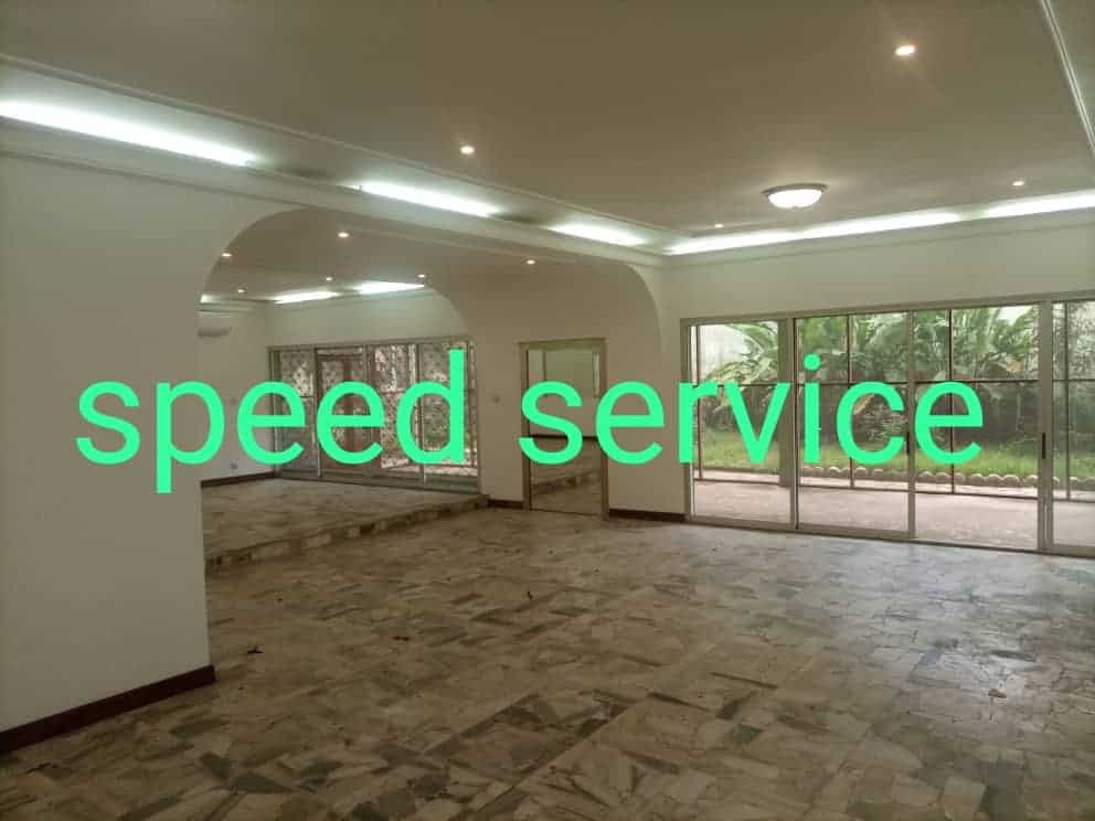 Maison (Villa) à louer - Yaoundé, Bastos, Bastos - 1 salon(s), 4 chambre(s), 3 salle(s) de bains - 2 500 000 FCFA / mois