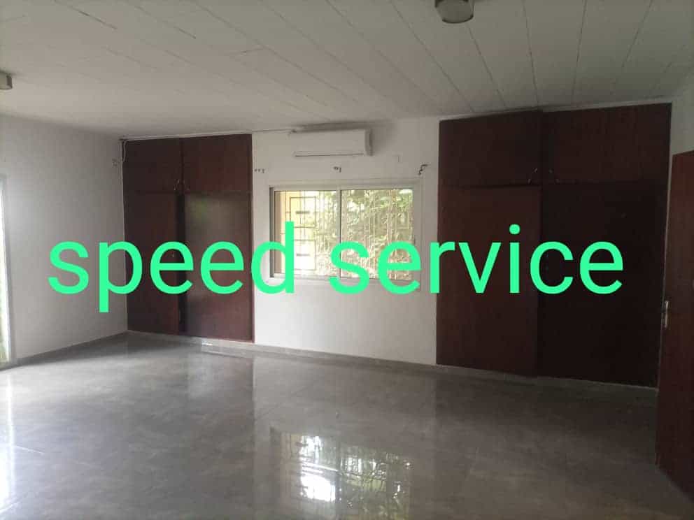 Bureau à louer à Yaoundé, Bastos, Bastos - 700 m2 - 2 500 000 FCFA
