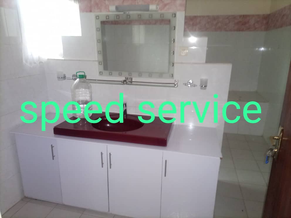 Bureau à louer à Yaoundé, Bastos, Bastos - 700 m2 - 2 500 000 FCFA