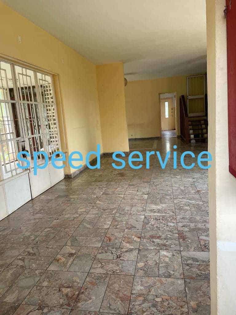 Maison (Villa) à louer - Yaoundé, Bastos, Bastos - 1 salon(s), 4 chambre(s), 3 salle(s) de bains - 2 500 000 FCFA / mois