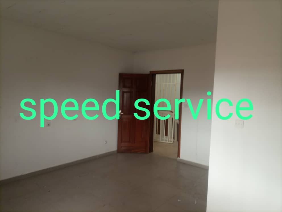 Maison (Villa) à louer - Yaoundé, Bastos, Bastos - 1 salon(s), 4 chambre(s), 3 salle(s) de bains - 2 500 000 FCFA / mois