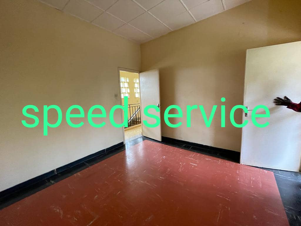 Maison (Villa) à louer - Yaoundé, Bastos, Bastos - 1 salon(s), 4 chambre(s), 3 salle(s) de bains - 2 500 000 FCFA / mois