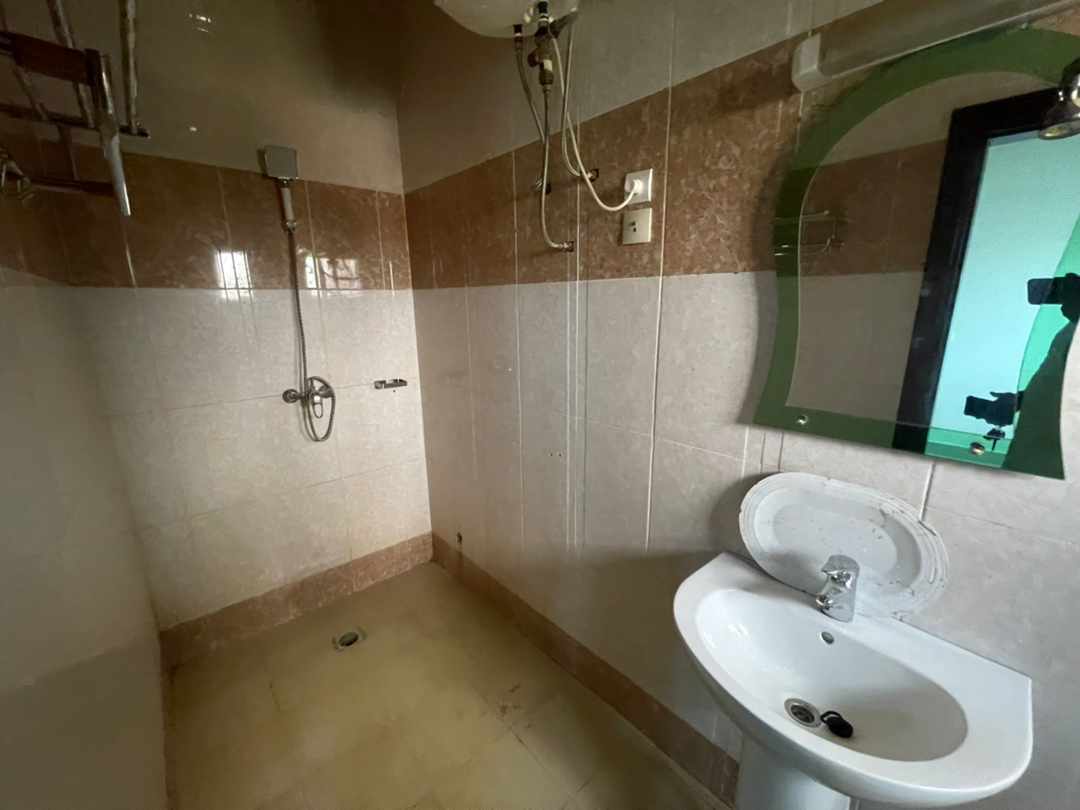 Apartment to rent - Yaoundé, Bastos, Bastos - 1 living room(s), 3 bedroom(s), 3 bathroom(s) - 600 000 FCFA / month