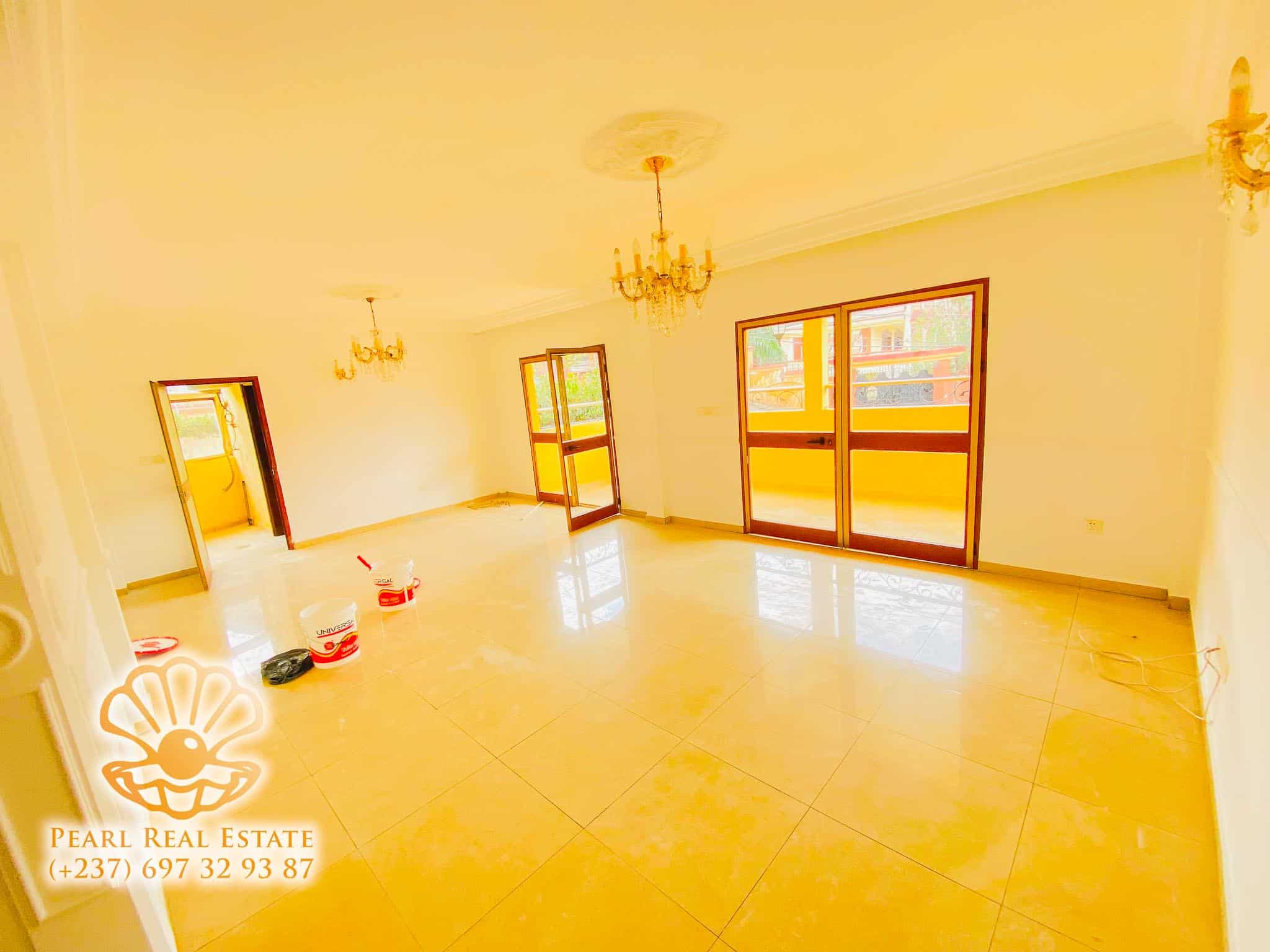 Apartment to rent - Yaoundé, Bastos, Palais des congrès - 1 living room(s), 3 bedroom(s), 2 bathroom(s) - 450 000 FCFA / month