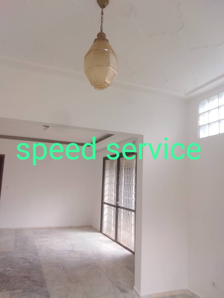 Maison (Villa) à louer - Yaoundé, Bastos, Bastos - 2 salon(s), 5 chambre(s), 5 salle(s) de bains - 2 500 000 FCFA / mois