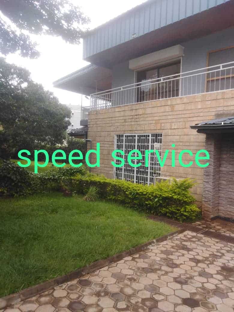 Office to rent at Yaoundé, Bastos, Bastos - 2000 m2 - 2 500 000 FCFA