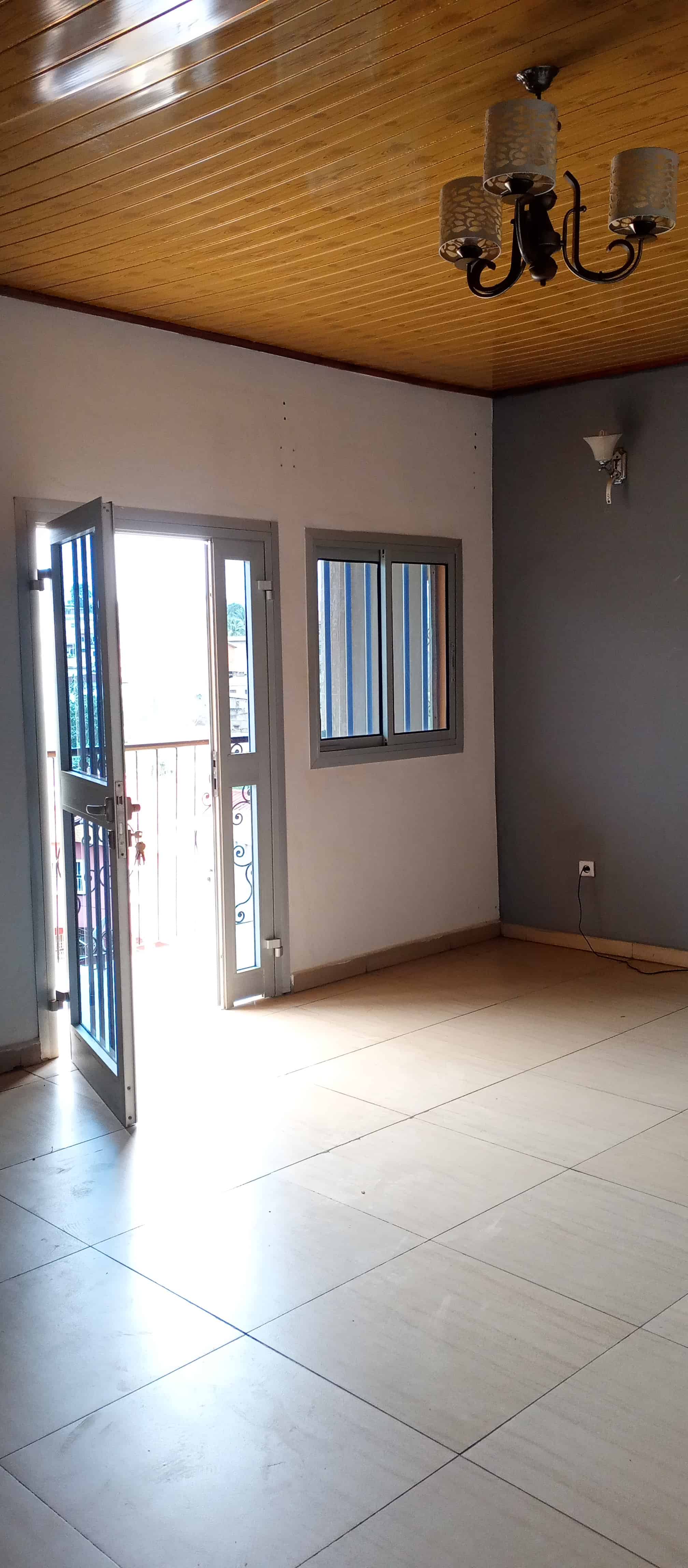 Apartment to rent - Yaoundé, Mfandena, Titigarage - 1 living room(s), 2 bedroom(s), 1 bathroom(s) - 150 000 FCFA / month