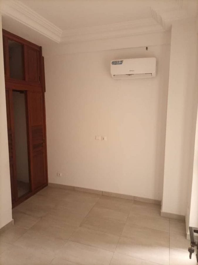 Apartment to rent - Douala, Bonamoussadi, Denver - 1 living room(s), 1 bedroom(s), 1 bathroom(s) - 300 000 FCFA / month