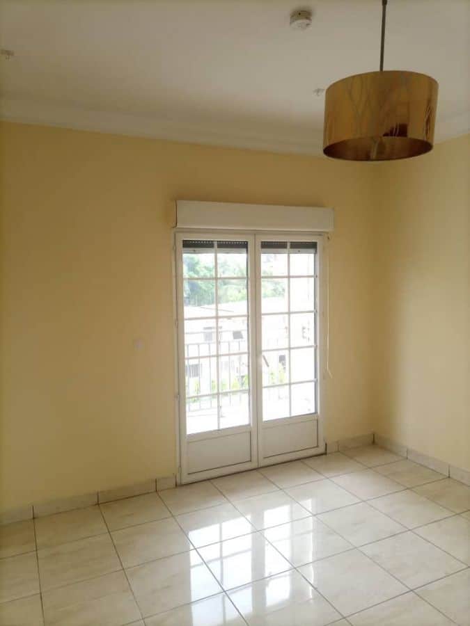 Apartment to rent - Douala, Bonapriso, Bonapriso - 1 living room(s), 3 bedroom(s), 2 bathroom(s) - 1 050 000 FCFA / month