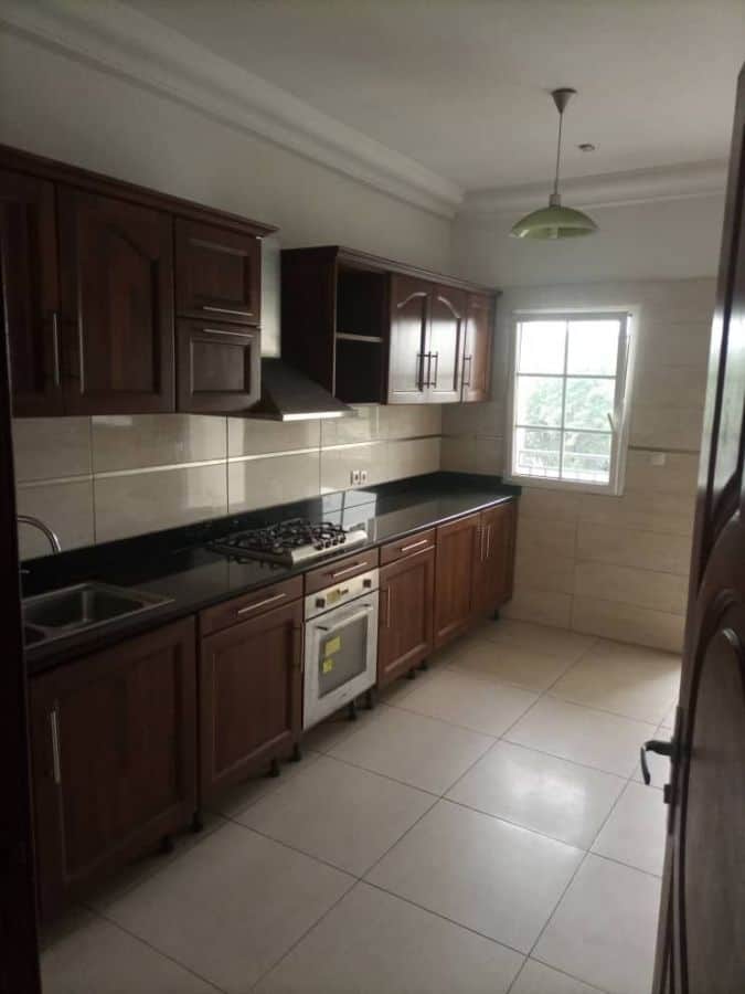Apartment to rent - Douala, Bonapriso, Bonapriso - 1 living room(s), 3 bedroom(s), 2 bathroom(s) - 1 050 000 FCFA / month