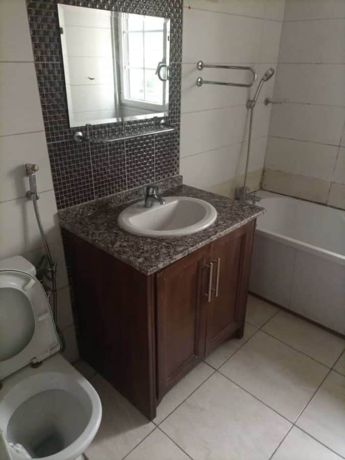 Apartment to rent - Douala, Bonapriso, Bonapriso - 1 living room(s), 3 bedroom(s), 2 bathroom(s) - 1 050 000 FCFA / month