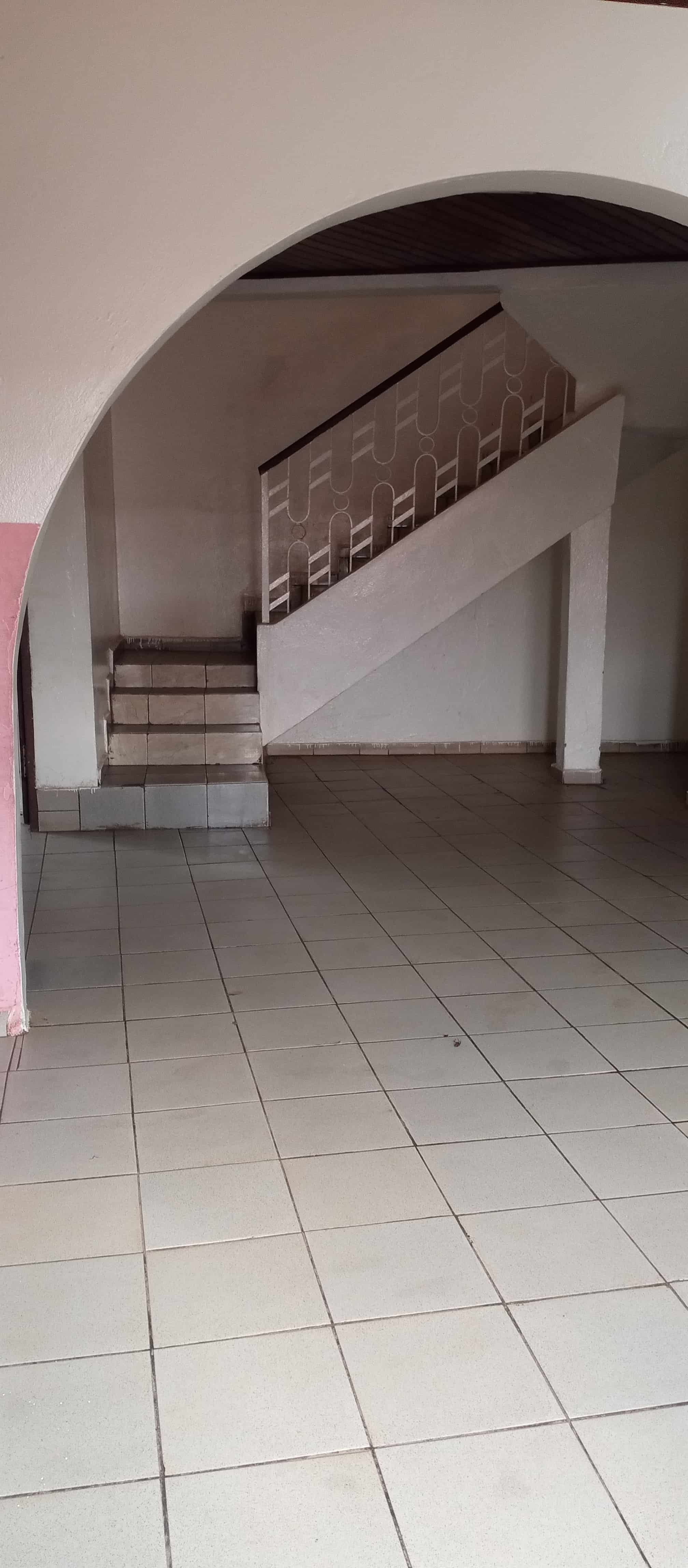 House (Villa) for sale - Yaoundé, Ngousso, Chapelle ngousso - 1 living room(s), 4 bedroom(s), 3 bathroom(s) - 65 000 000 FCFA / month