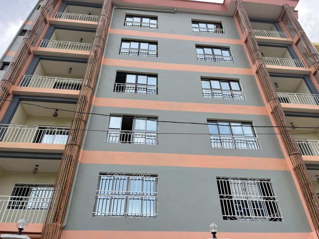 Apartment to rent - Yaoundé, Bastos, Bastos centre - 1 living room(s), 3 bedroom(s), 3 bathroom(s) - 1 000 000 FCFA / month