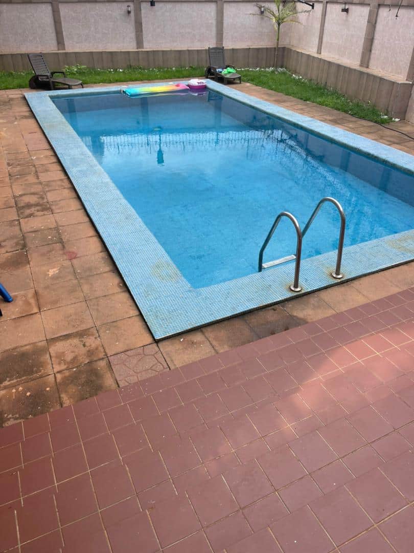 Apartment to rent - Yaoundé, Bastos, Bastos - 1 living room(s), 3 bedroom(s), 3 bathroom(s) - 1 500 000 FCFA / month