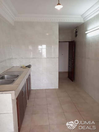 Apartment to rent - Yaoundé, Bastos, Bastos - 1 living room(s), 2 bedroom(s), 3 bathroom(s) - 350 000 FCFA / month