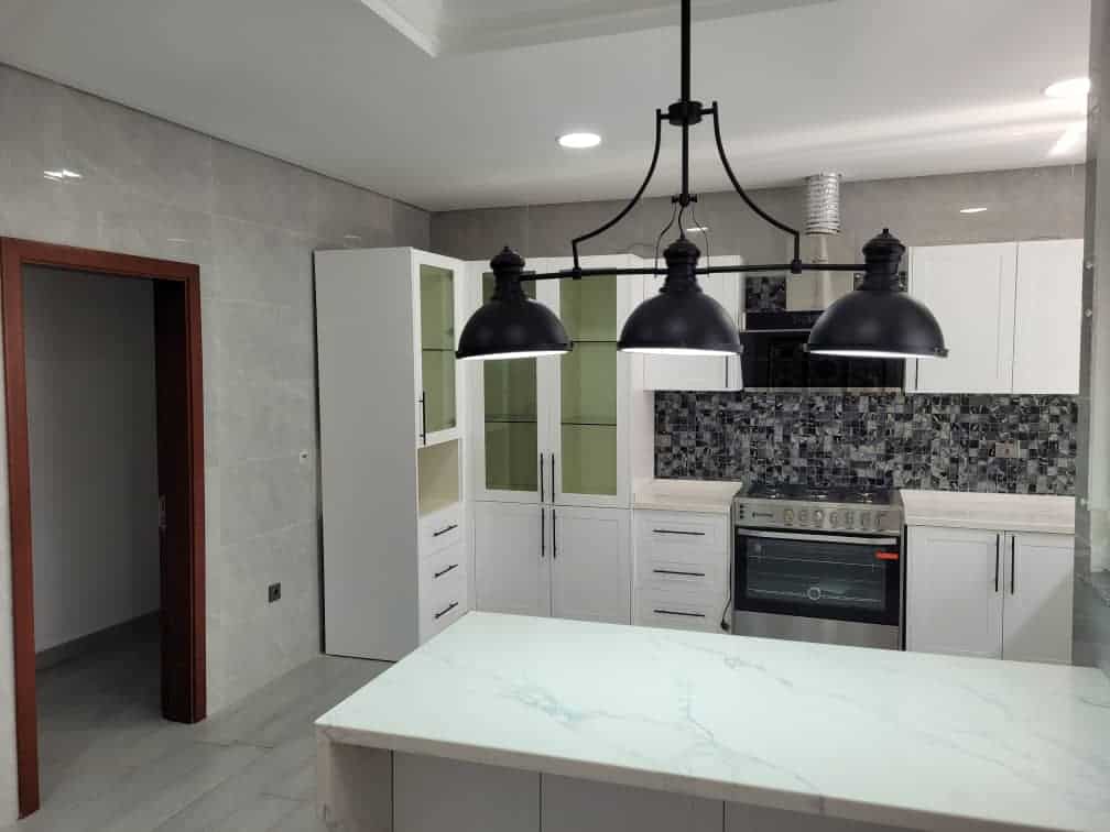Apartment to rent - Yaoundé, Bastos, Bastos centre - 2 living room(s), 3 bedroom(s), 4 bathroom(s) - 2 000 000 FCFA / month
